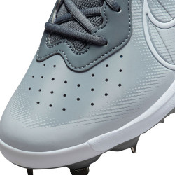 NIKE Alpha Huarache Varsity 4 Low Metal GRAU