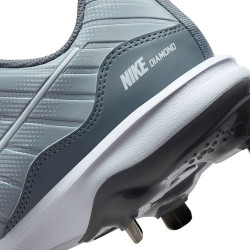 NIKE Alpha Huarache Varsity 4 Low Metal GRAU